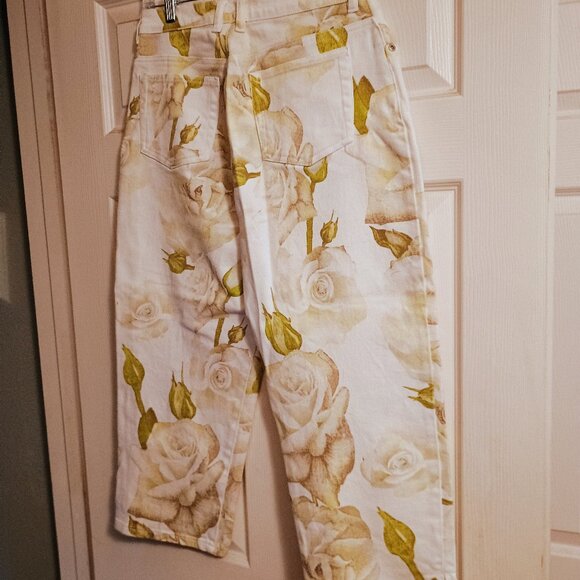 Gloria Vanderbilt Denim Sz 10 Capris, Roses and Leaves, HIgh Rise, New - Picture 2 of 5